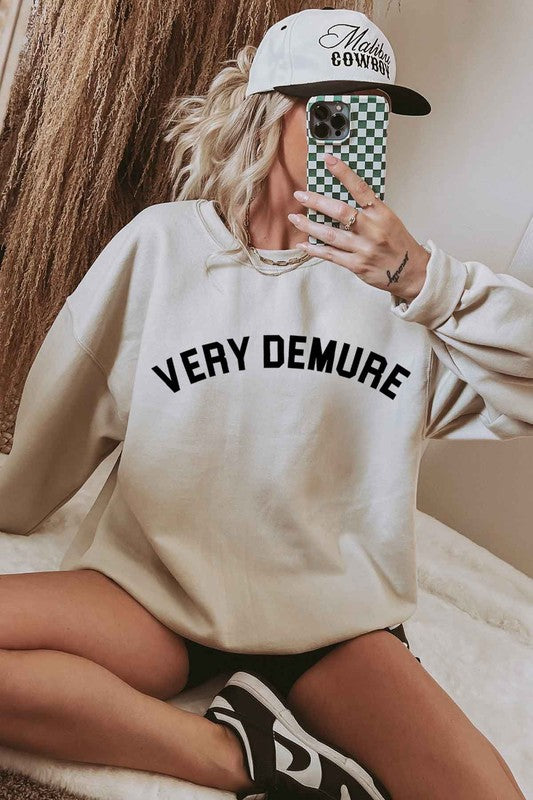 VERY DEMURE OVERSIZED SWEATSHIRT