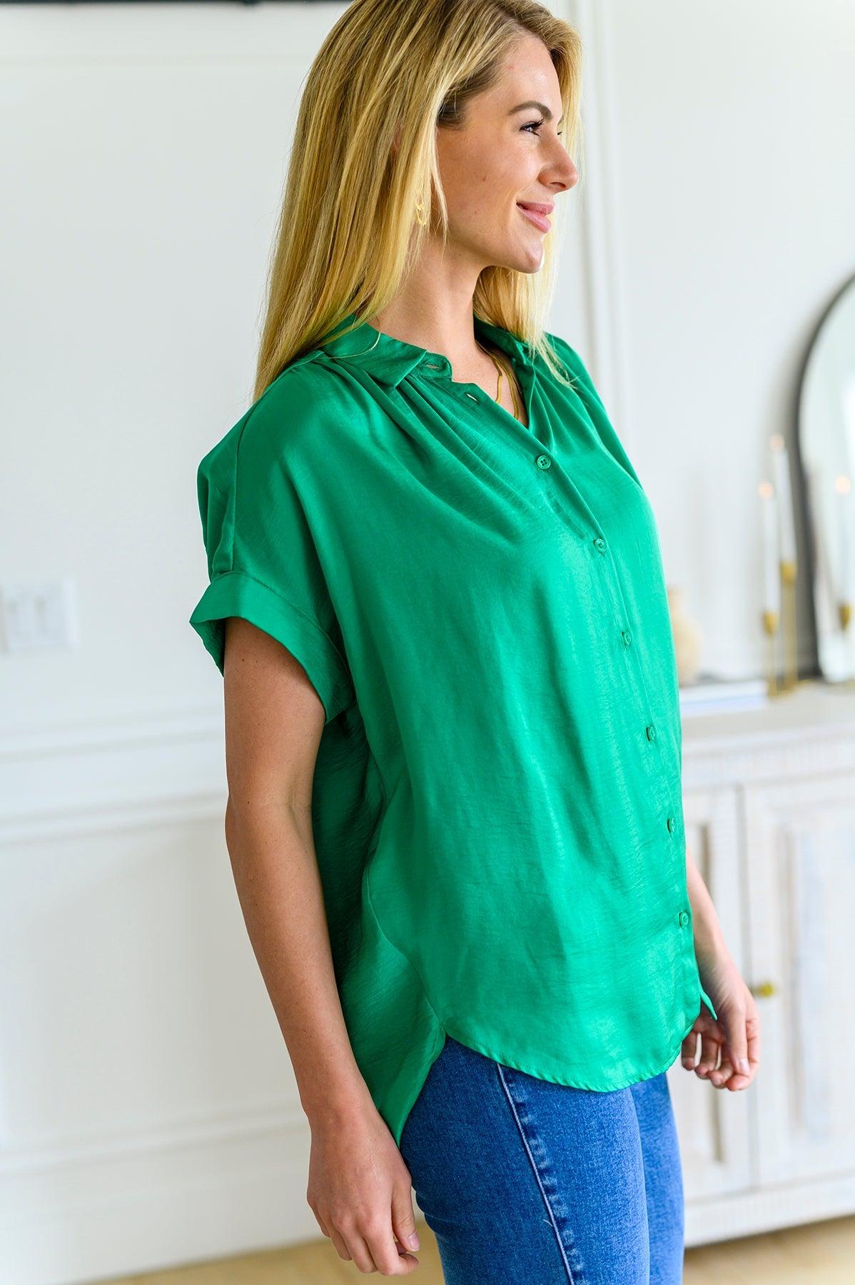 Working On Me Top in Kelly Green - KASH'S BOUTIQUE