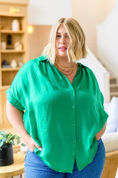 Working On Me Top in Kelly Green - KASH'S BOUTIQUE